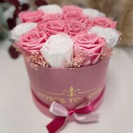 En #RosestoLove contamos con uno de los catálogos más completos en arreglos de flores preservadas.Descubre nuestras colecciones que enmarcan las más genuinas especies de flores seleccionadas de los mejores proveedores.La idea es que cada una de las propuestas exprese de la mejor manera el sentimiento hacia esa persona especial.#rosaspreservadas #rosaseternas #eternityroses #regalosespeciales #regalarosas #rosasespaña #rosaspreservadasespaña #rosasonline #handmade #rosas #nature #lovers #amor #diseñofloral #flores #bouquet #flores #deco #decor #inspodeco #personalizado #regalocorporativo #clientes #regaloclientes #bodas #wedding #boda #eventos #decoracioneventos